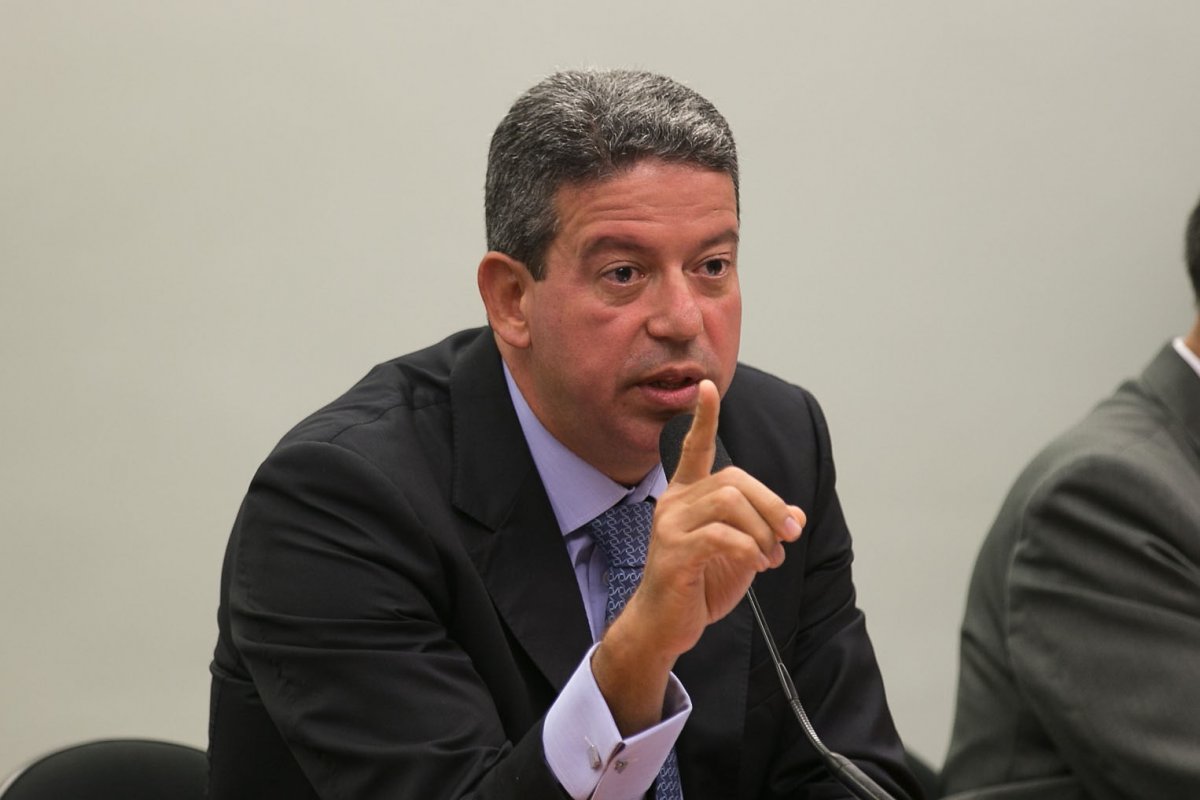 Câmara aprova projeto que revoga Lei de Segurança Nacional; texto vai ao Senado