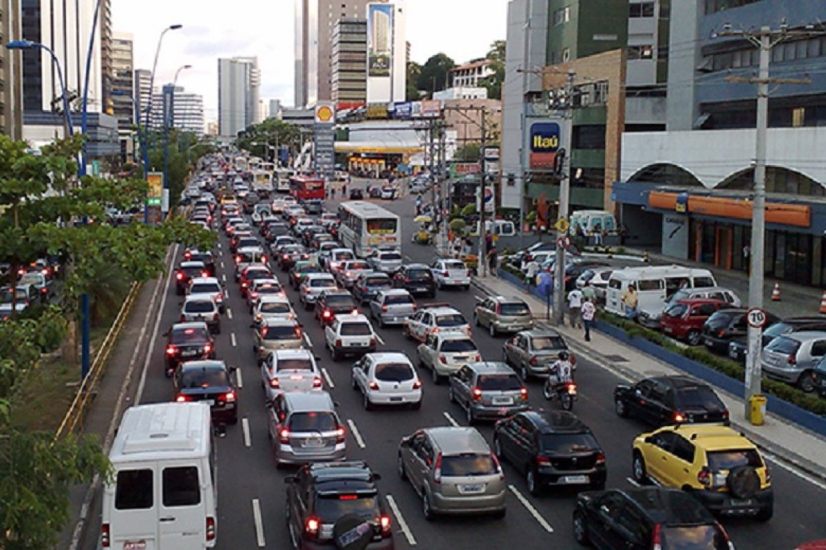 Prazo para pagamento de licenciamento de veículos com final da placa 1 e 2 termina neste mês na Bahia