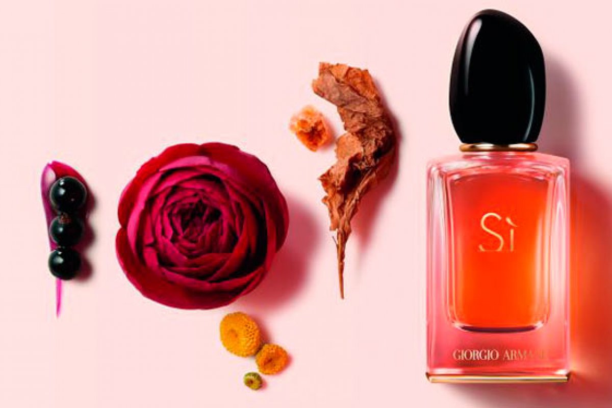 Com seu olfativo chique e sedutor, Giorgio Armani apresenta Sì Eau de Parfum Intense