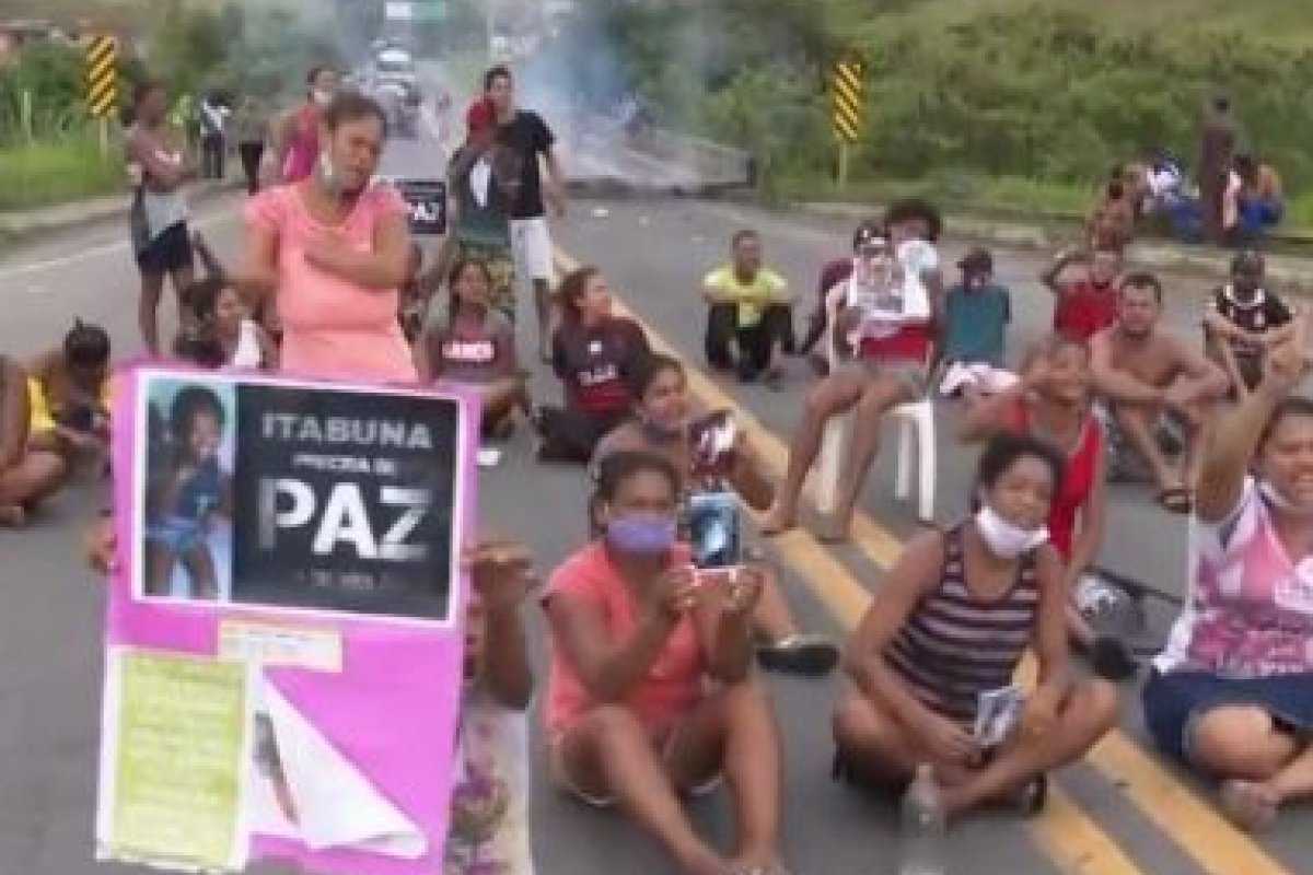 Protesto fecha trecho de BR e cobra justiça em caso de morte de criança em Itabuna