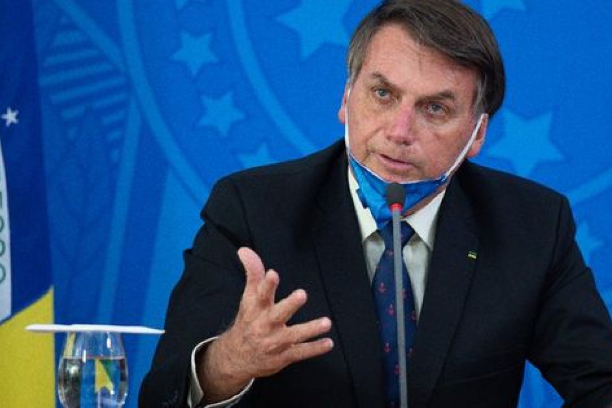"Não ouse contestar", diz Bolsonaro sobre possibilidade de editar decreto para garantir o direito de "ir e vir"