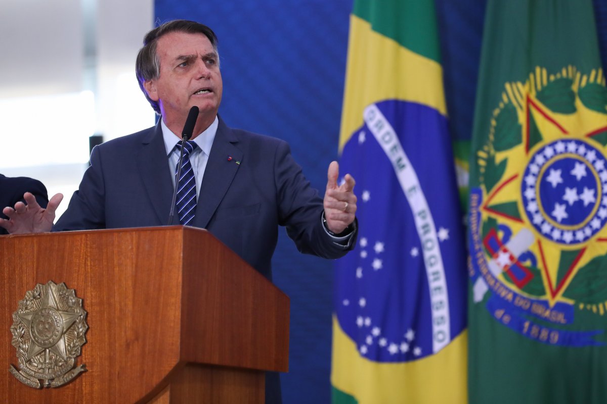 Bolsonaro reclama de CPI da Covid e volta a culpar a China pela pandemia