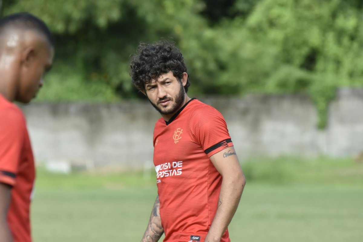 Em dia de jogo, Vitória confirma 12 jogadores e três membros da comissão técnica com covid-19