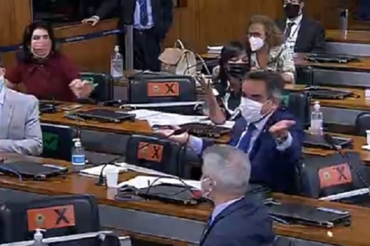 'Por que tanto medo das vozes femininas', questiona senadora sobre bancada feminina na CPI