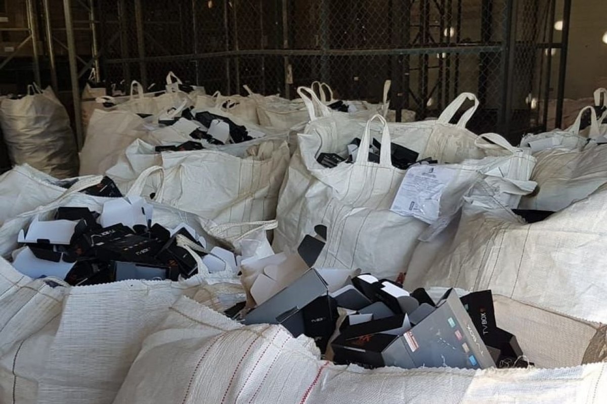 Receita Federal no RJ destrói 97 mil aparelhos de TV box falsificados