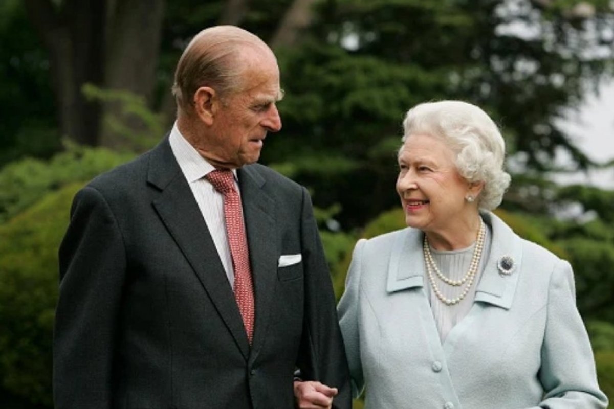 Certidão de óbito revela causa da morte de príncipe Philip