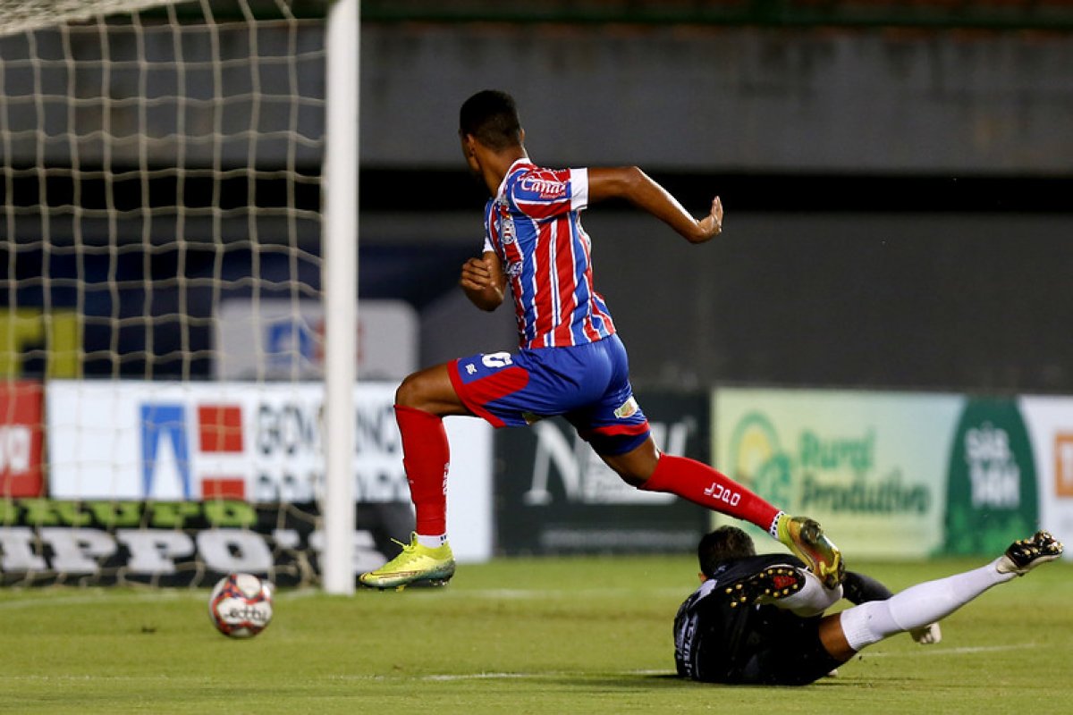 Bahia bate Jacuipense e carimba passaporte para semifinais do Baianão
