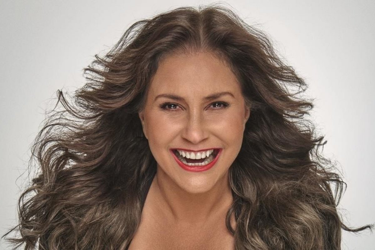 Fafá de Belém apresenta show intimista em Salvador