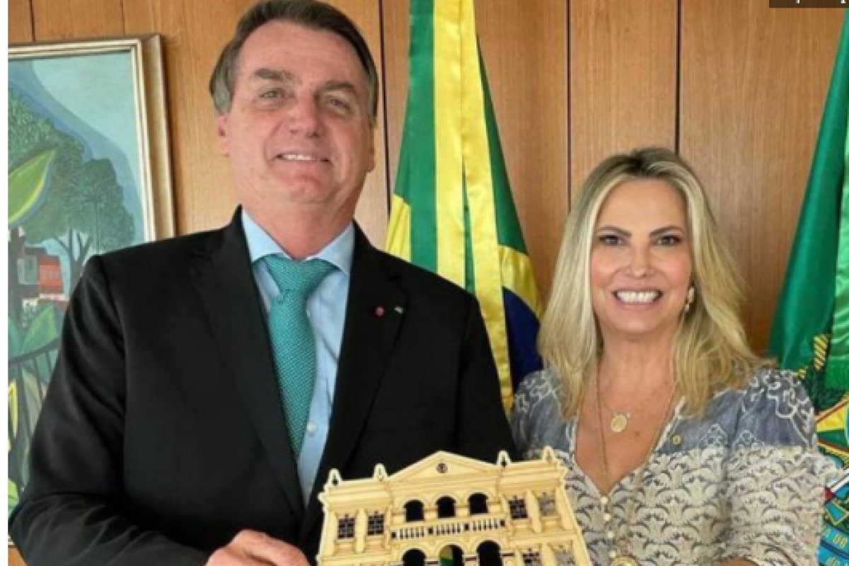 Bolsonaro nomeia mulher de líder do Governo na Câmara para Itaipu