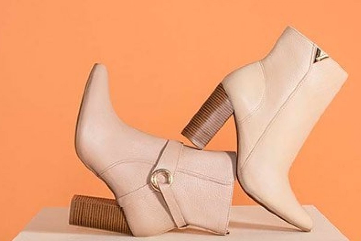 Botas sand colors e off white em alta!
