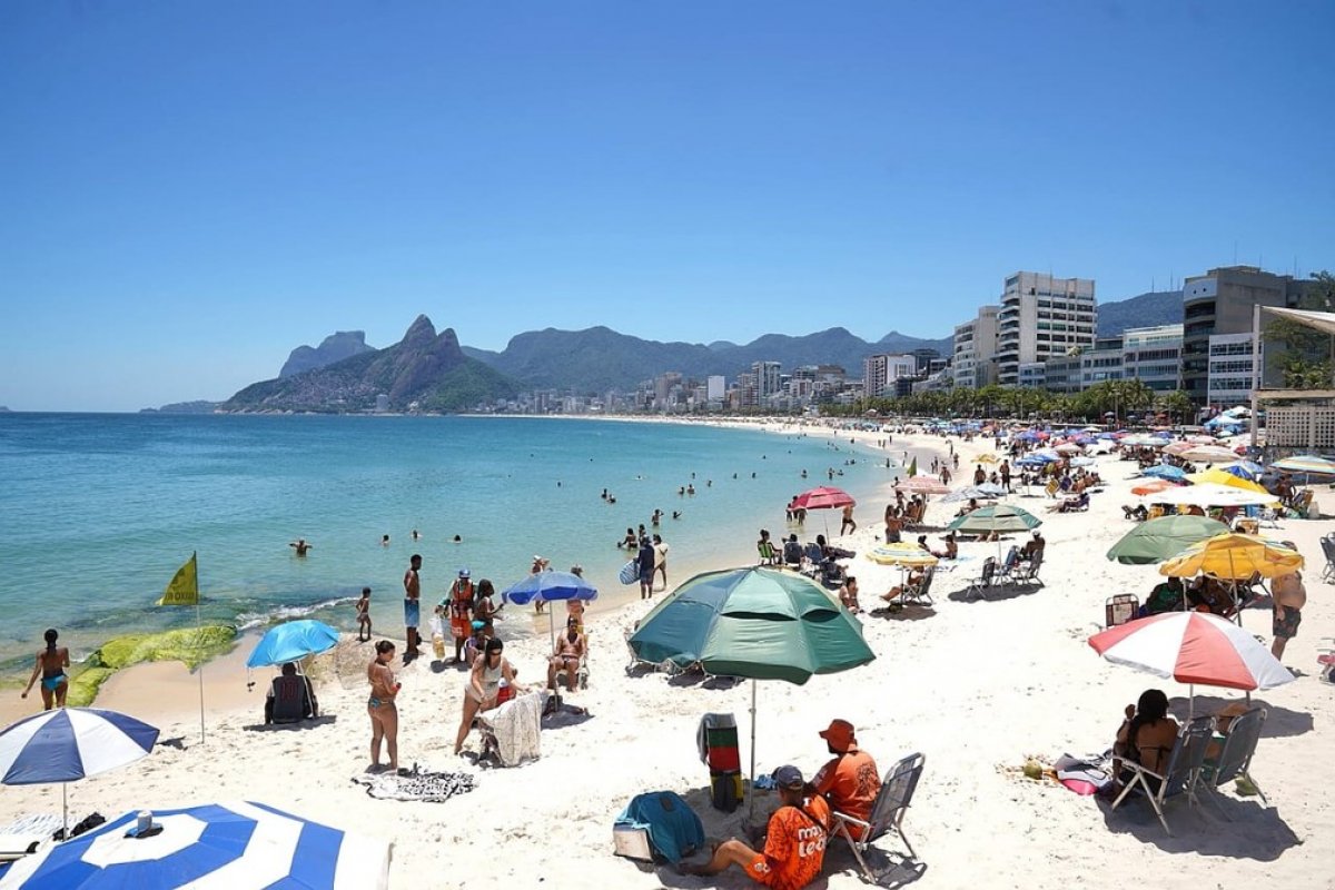 Prefeitura do Rio amplia horários de bares e restaurantes e reabre praias a qualquer dia da semana