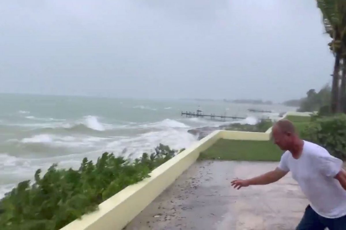 EUA ordenam que 1 milhão de pessoas deixem suas casas após ameaça do Furacão Dorian