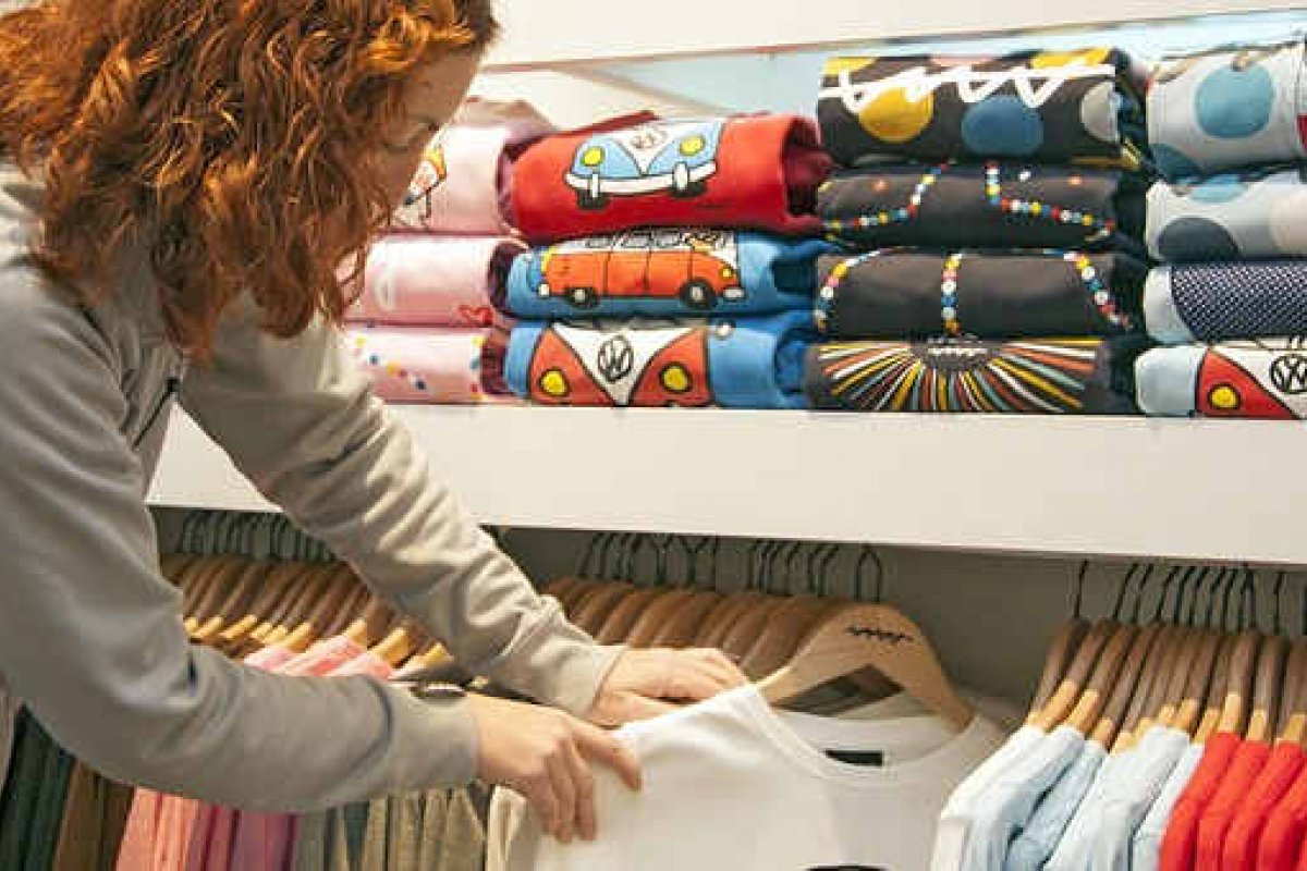 Vendas no comércio recuam 0,6% em março de 2021