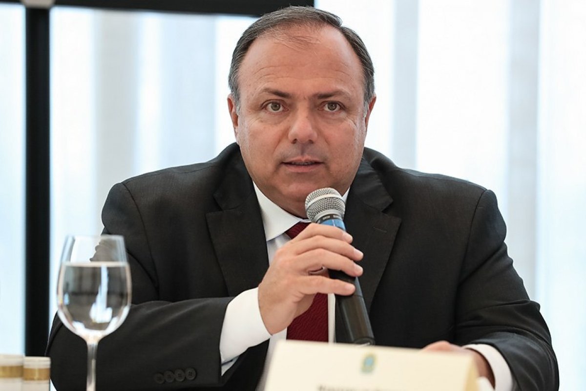 Randolfe entra com requerimento para que CPI da Pandemia peça para Pazuello apresentar teste de Covid