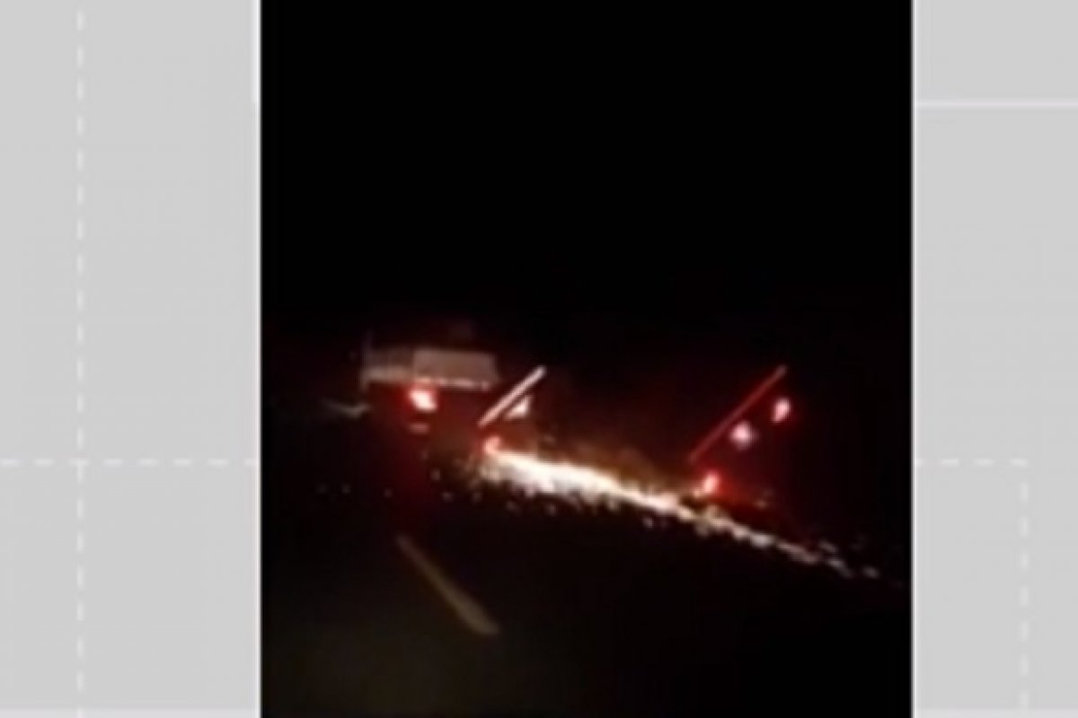 Vídeo: Caminhoneiro embriagado é preso após arrastar semirreboque tombado em rodovia na BA