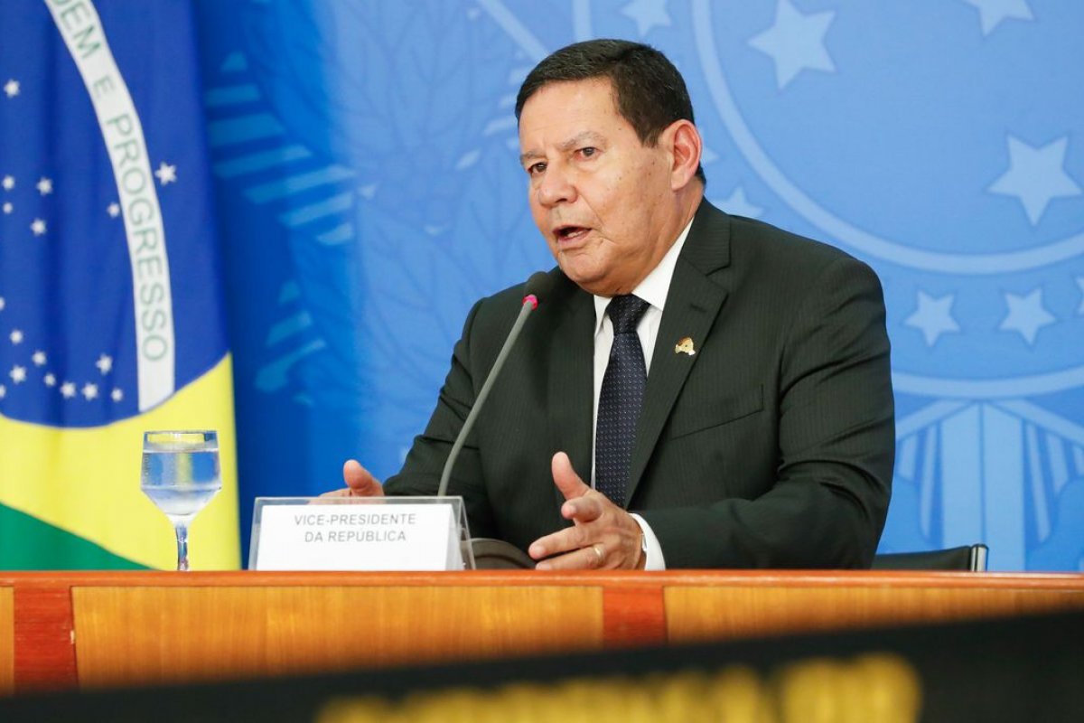 Em entrevista, Mourão diz que há 'possibilidade bem grande' de Bolsonaro ir para o PRTB