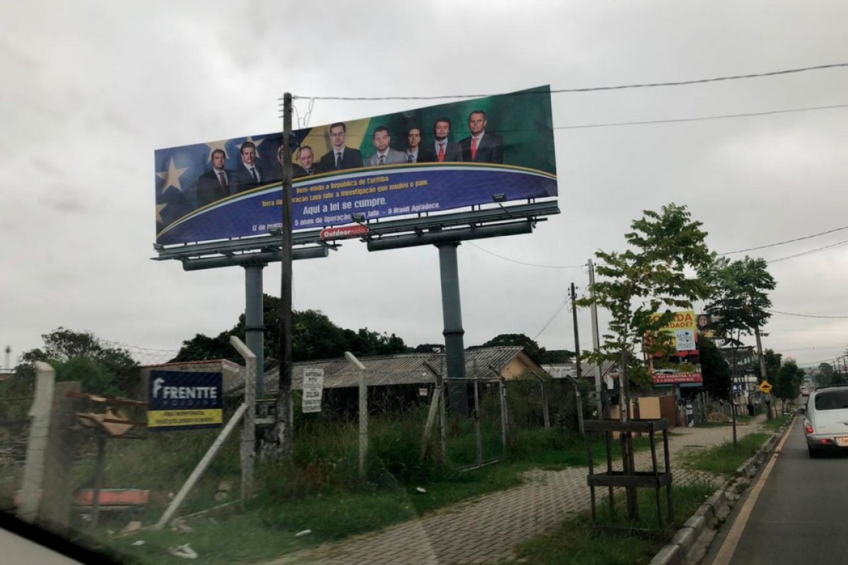 Hoffman solicita do STF o julgamento dos responsáveis pelo outdoor da Lava-Jato em Curitiba