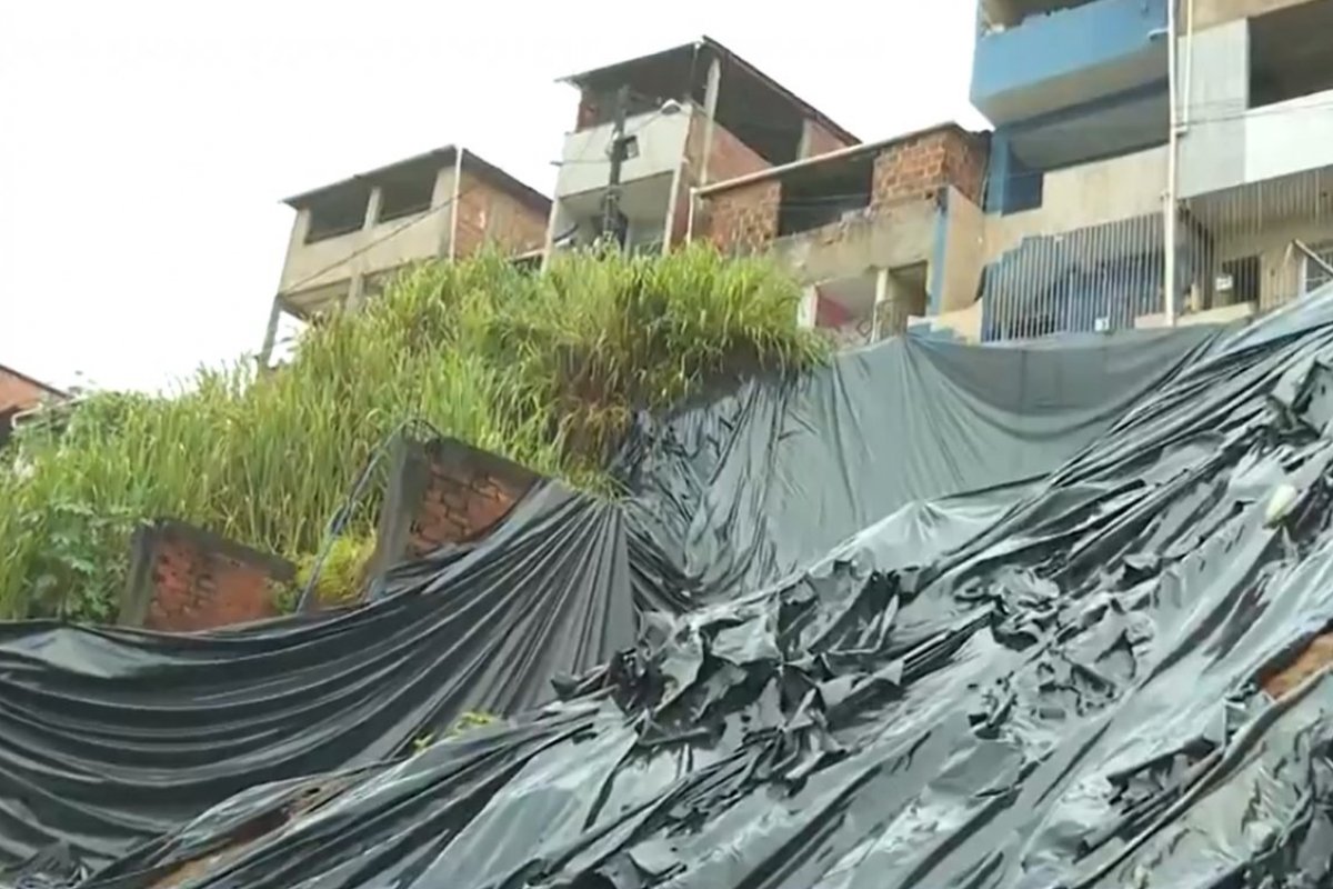 Devido a falta de infraestrutura, bairros periféricos sofrem mais com as chuvas em Salvador