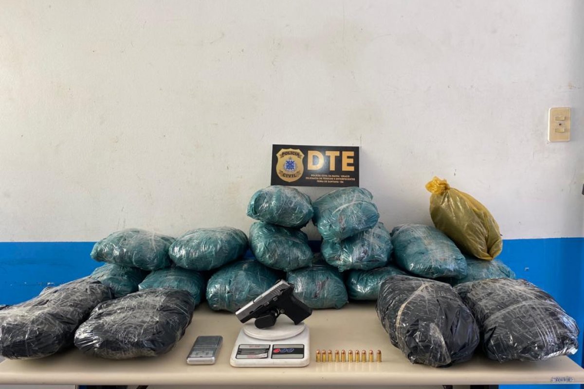 Suspeito de tráfico de drogas é preso com 17 quilos de maconha em Feira de Santana
