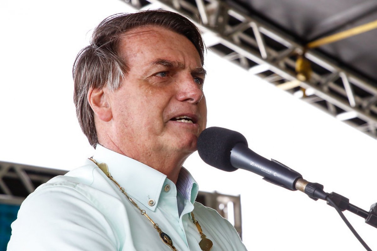 Decreto para impedir lockdown está pronto, afirma Bolsonaro