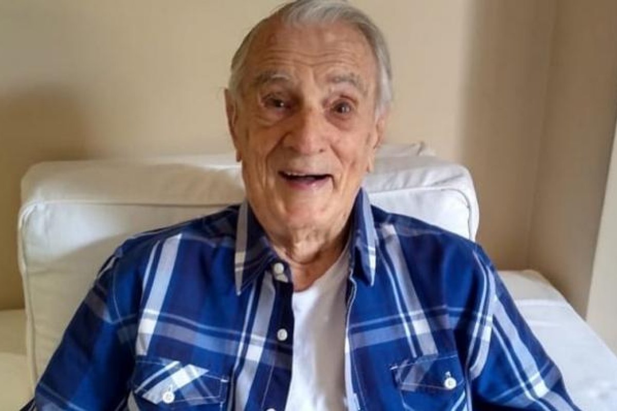 Aos 101 anos, o eterno Seu Peru da Escolinha do Professor Raimundo, é internado em estado grave