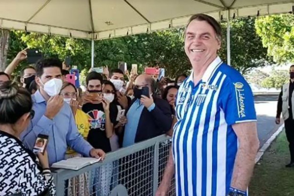Bolsonaro volta a falar que deverá indicar evangélico para vaga no STF
