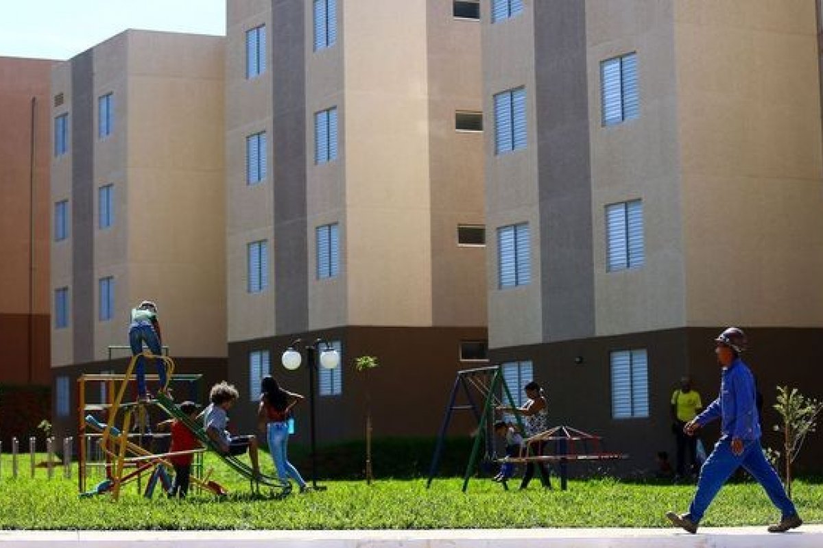 Programa Casa Verde e Amarela: Corte no Orçamento pode paralisar obras de casas no país