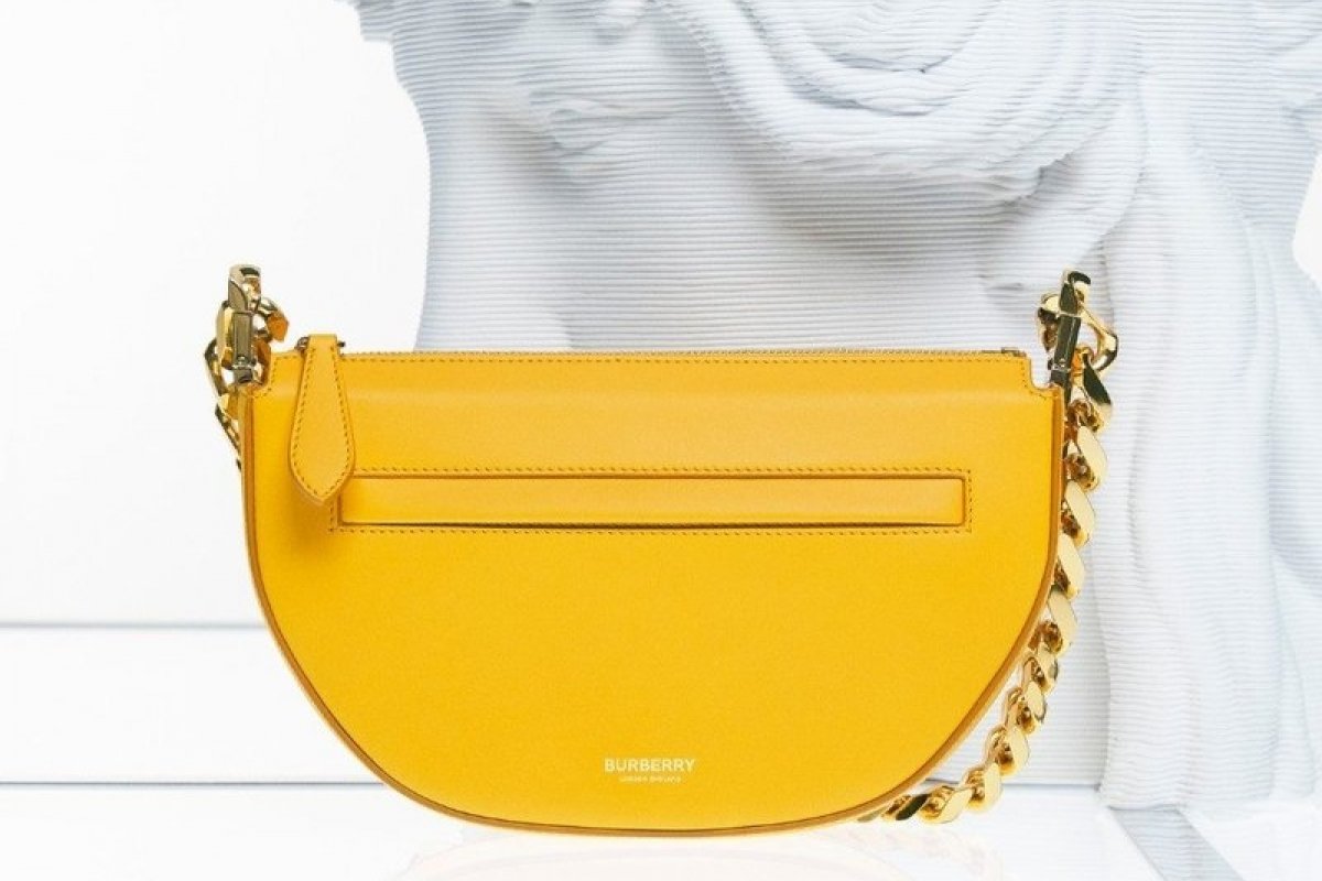 Burberry lança pop-ups internacionais exclusivamente  para a bolsa Olympia!