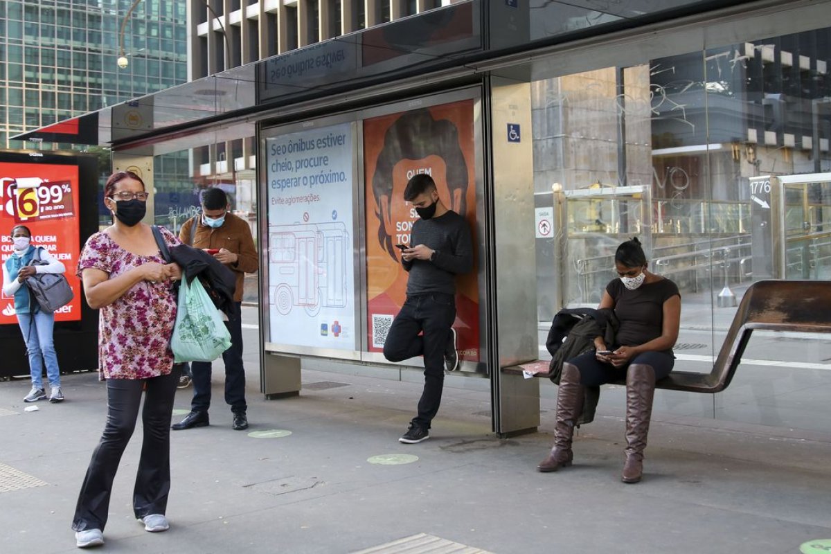 Maioria dos governadores demoraram a decretar distanciamento na 2ª onda, segundo Ipea