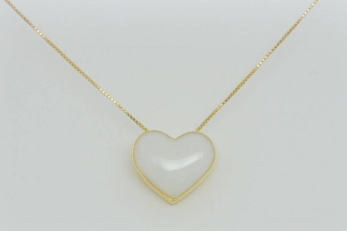 Designer decide  transformar o leite materno em joia! 