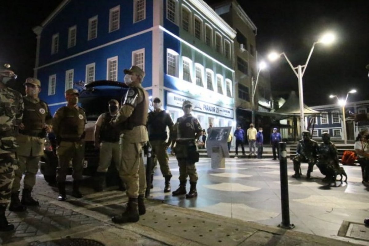 Governo prorroga toque de recolher no estado até o dia 17 de maio