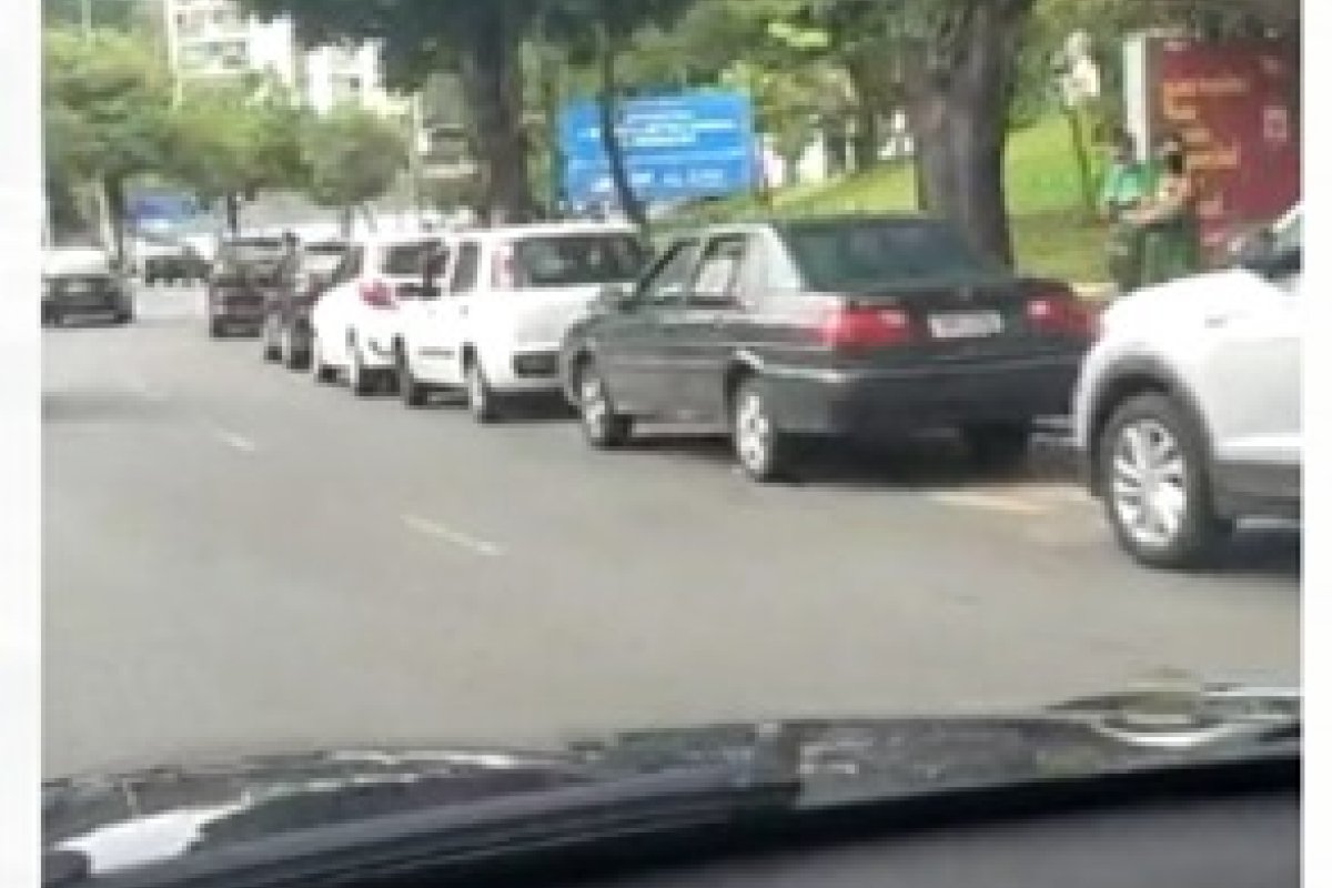 Vídeo: Vacinação em Salvador registra longa fila em Campus da UFBA em Ondina