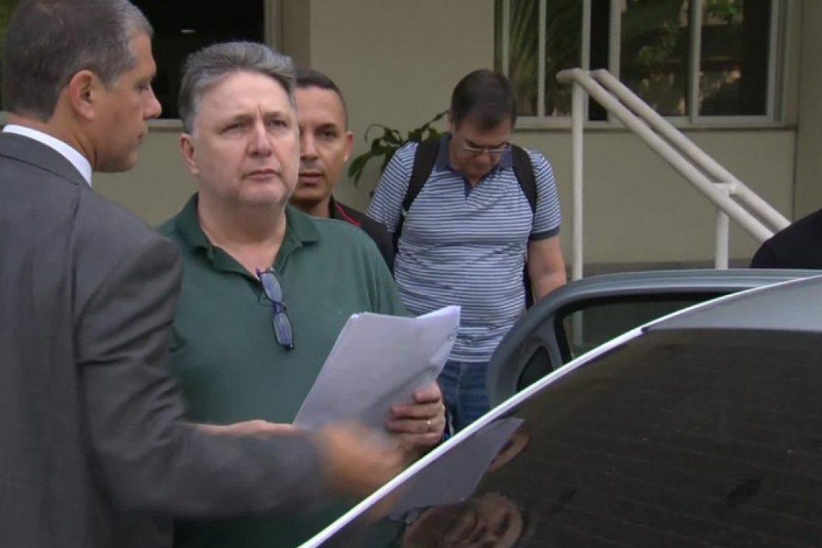 Justiça concede liberdade aos ex-governadores Garotinho e Rosinha