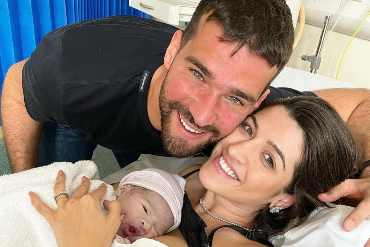 Nasce terceiro filho do goleiro Alisson Becker