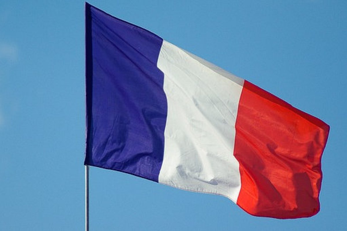 Irã: França oferece apoio econômico via linha de crédito