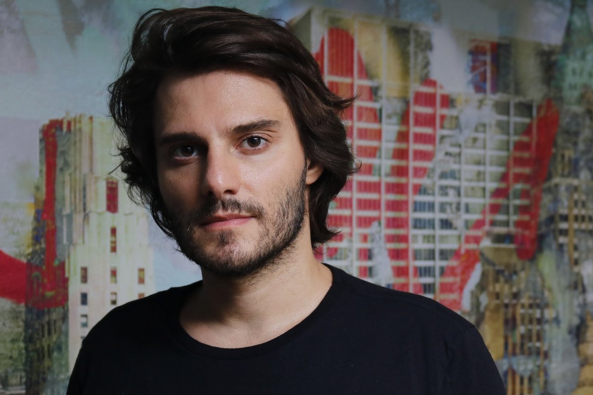 Com destaques na TV e cinema, Hugo Bonemer fala sobre novo trabalho