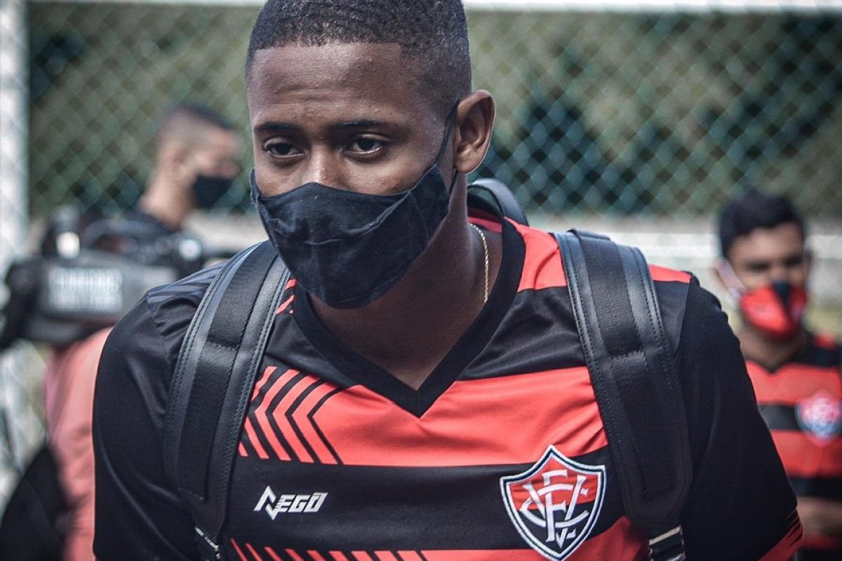 Ruan Nascimento viaja para se apresentar ao Atlético-MG