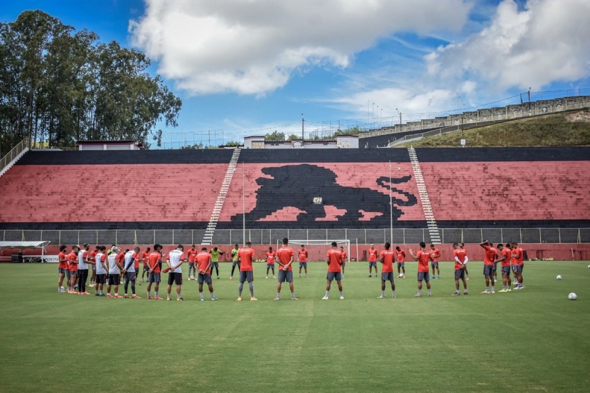 Após folga, elenco do Vitória se reapresenta com novidades