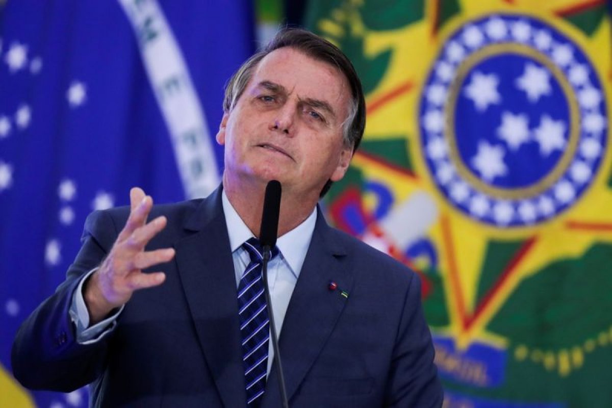 Bolsonaro e apoiadores do Congresso tentam colocar em discussão propostas que permitam voto impresso em 2022