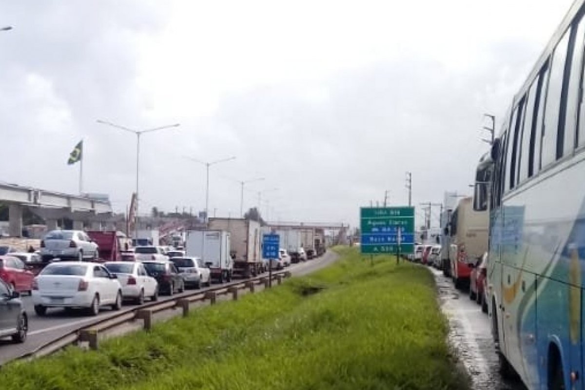 Após manifestação, ViaBahia estuda alterar acesso ao bairro de Valéria