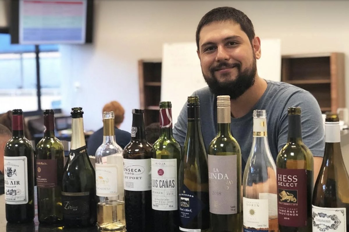 Coffeetown ganha Carta de Vinhos assinada por Alexandre Takei