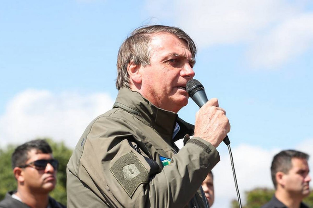 Bolsonaro chama projeto que trata de maconha para fins medicinais de "porcaria"