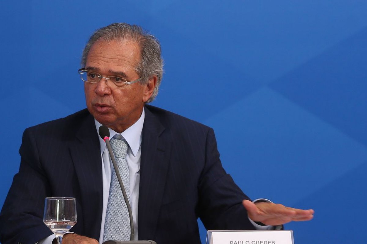 Guedes defende redução da estabilidade e avaliação de servidores públicos