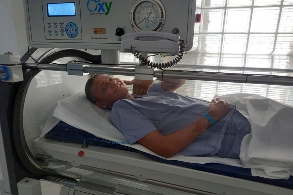 Afastado desde março, Guilherme Rend faz tratamento com oxigênio para acelerar recuperação na coxa