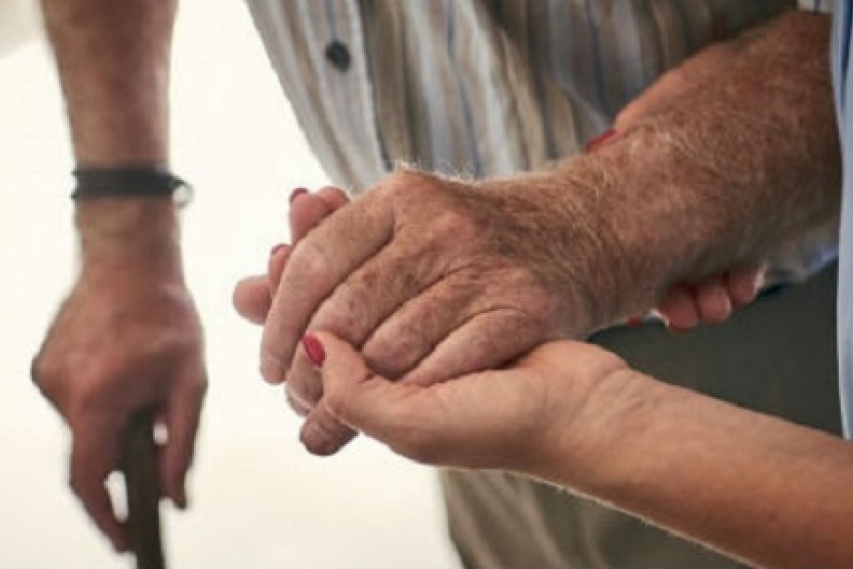 Prefeitura de Salvador inicia cadastro de cuidadores de idosos autônomos para vacinação