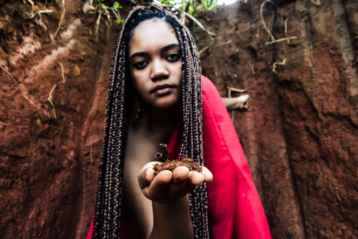 Cantora Karol Freitas lança campanha de financiamento coletivo para finalizar primeiro EP