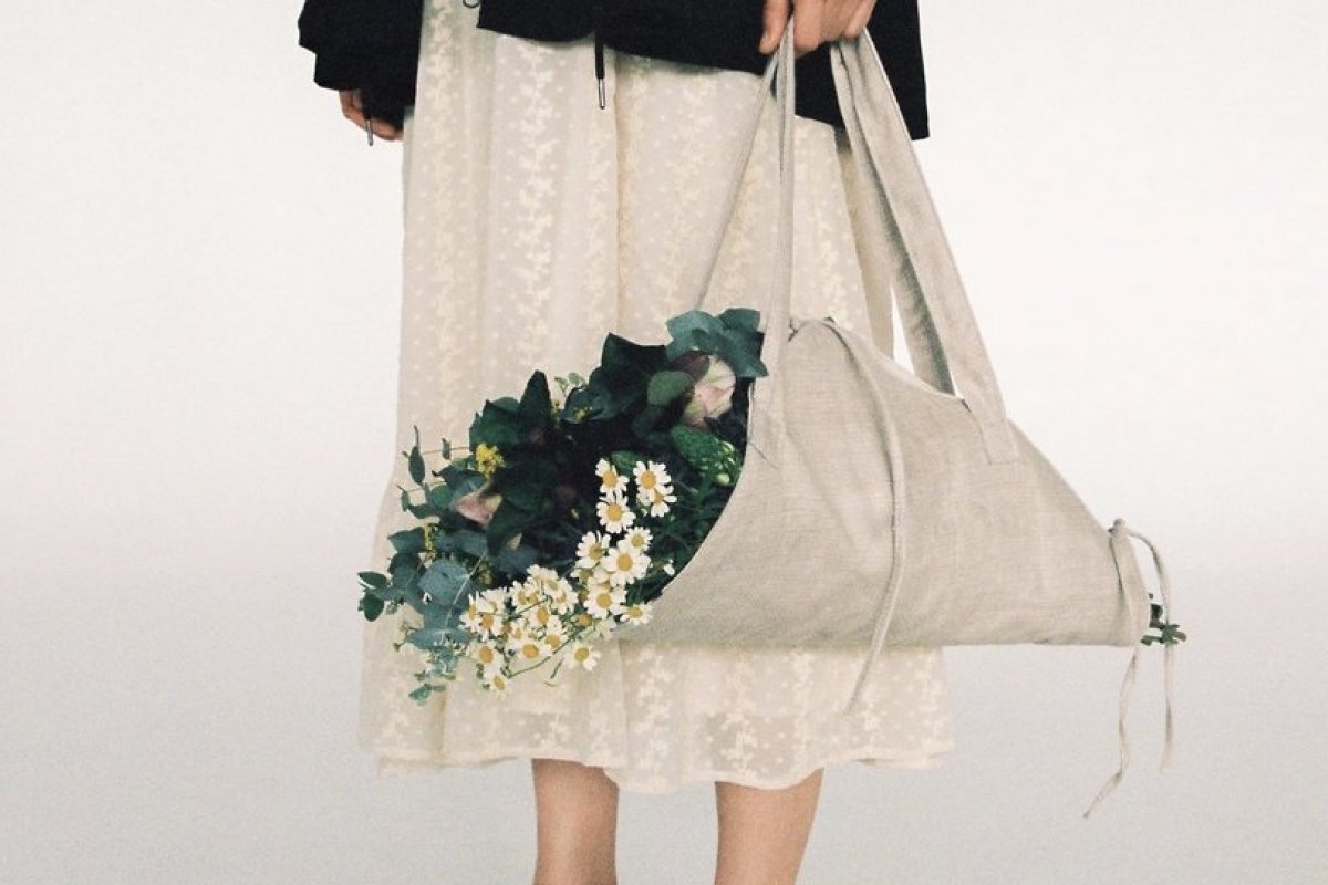 Zara lança sacolas para transportar flores