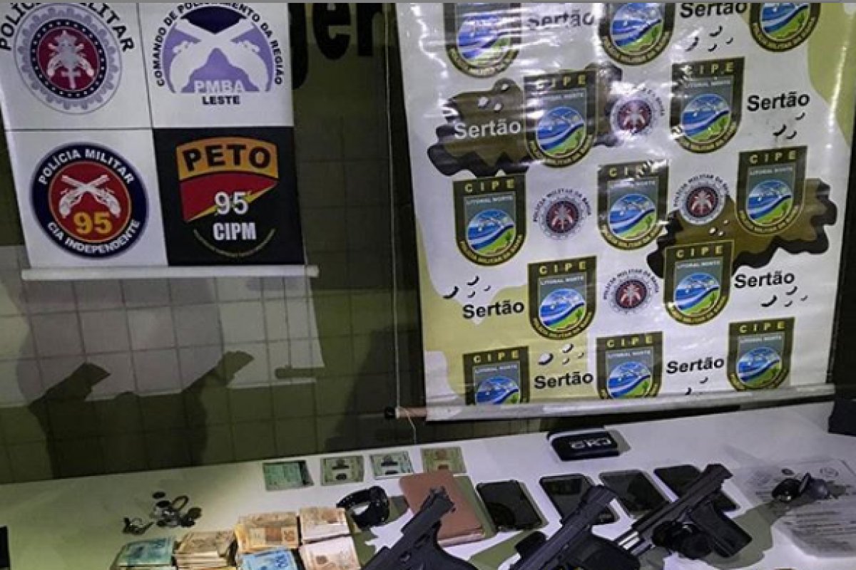 Bandidos tentam subornar policiais com R$ 12 mil