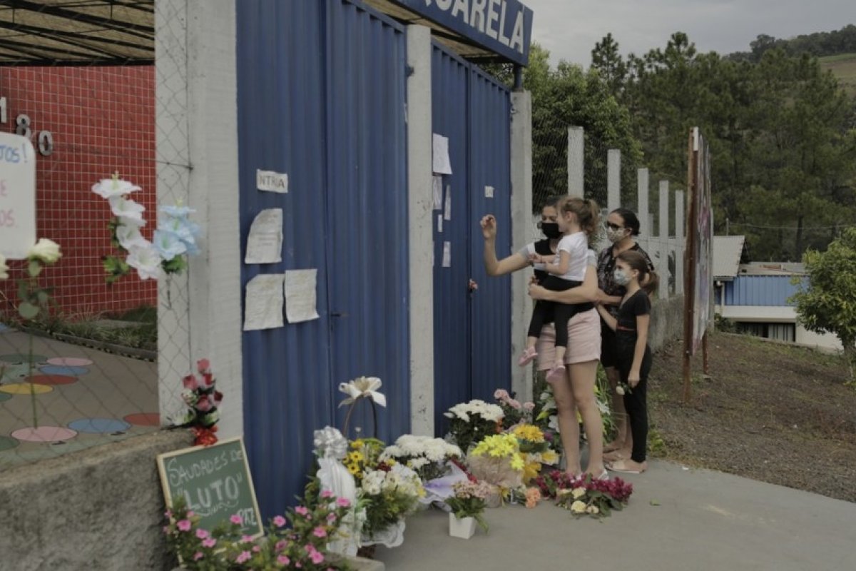 Assassino de crianças e profissionais de creche em SC tem alta e vai para presídio