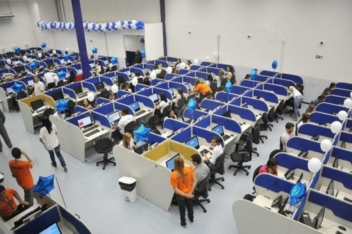 Meses de fevereiro e março registram recuo de 4% no setor de serviços